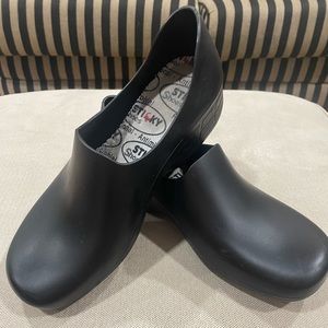 Sticky Nursing Women’s shoes